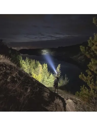 Lampe torche professionnelle Armytek Barracuda Pro Max Magnet USB - Jusqu'à 2800 lumens