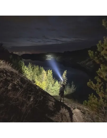 Lampe torche professionnelle Armytek Barracuda Pro Max Magnet USB - Jusqu'à 2800 lumens